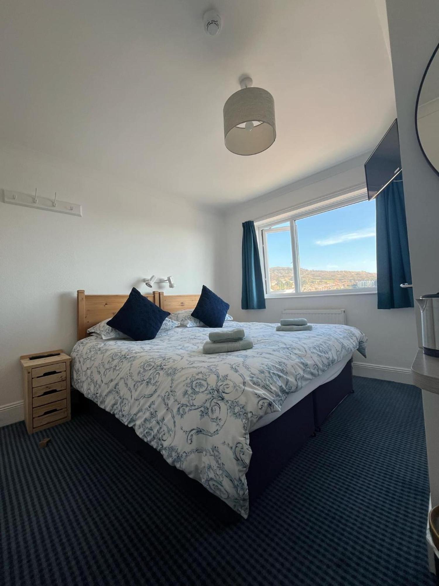 Lucerne B&B ライム・レジス エクステリア 写真